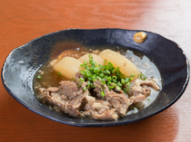 Ryukyu okoku SANGOYA_[Thick beef tendon stew] The flavor of slowly cooked meat and sake go extremely well together