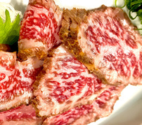Dining & Cafe Bar Sin Sin_[A5 Rank Premium Seared Omi Beef] A masterpiece with expertly selected beef.