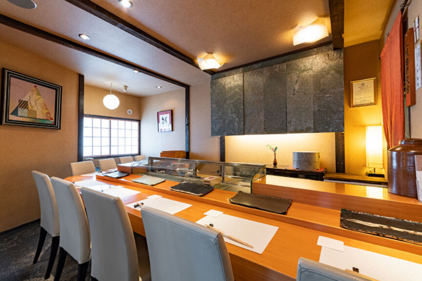 Sushi Kappo Kakihachi_Inside view