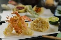 Tominokoji Tempura Matsui_Live Japanese Tiger Prawn and Seasonal Tempura Course (Lunch A Course) - Enjoy a luxurious course lunch casually.