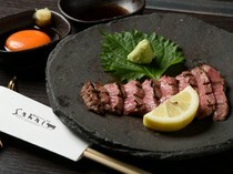 Binchotan Steak Ro Sakai_Special Selection of the Finest Prime Fillet Tataki - It is a superb dish that stands out for its vividness.