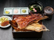 Doikatsuman Gion Yasaka Branch_Luxurious Eel Box - An indulgent masterpiece that places half an unseasoned grilled eel on top of the finest whole eel glaze-grilled
