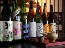 Shuko Osaka Manpukudou_Japanese Sake - 40-50 varieties of sake featuring high-quality pure rice sake that lets one feel the rice flavors.