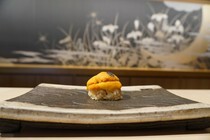 Ryuduki SUSHI_Uni (sea urchin) Nigiri-Sushi - Because it is nigiri, you can only enjoy the taste of Uni.