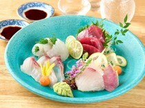 Yakitori Kappou Shouchan Kichijoji-bettei_Assorted Sashimi - Recommended for those who want to enjoy the luxury of fresh fish every day.