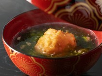 Japanese Cuisine RAKUSEIAN_Soup - The season's aroma and broth's warmth put your mind at ease.