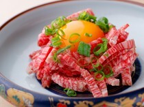 Yakiniku Kanda Seinikuten_Rare Steak Yukhoe - Recommended to the first dish. The sweetness of the Kuroge Wagyu beef and the carefully selected eggs are an exquisite combination.
