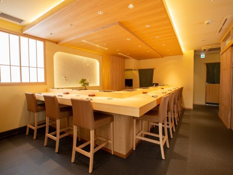Sushi Suzuki_Inside view