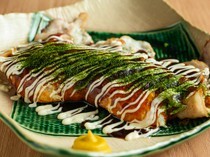 Okonomiyaki Teppanyaki Enmusubi_Tonpeiyaki with Melty Egg and Tenkasu - You can realize the chef's skills and commitment.  