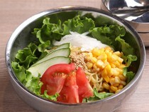 Asahikawa Jingisukan Daikokuya Kichijoji Branch_Ramen Salad - Savor local specialties unique to Hokkaido.