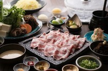 San Bettei Kitashinchi Branch_Pineapple Agu Pork Mozuku Lettuce Shabu Course - Savor tender and sweet pork.