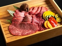 Niku Kumoji_Today's Selected Platter - Enjoy the excellent quality of Japanese beef with all your five senses.