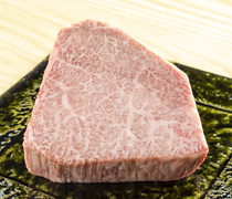 Hamakko Yokomachi_Japanese Black Chateaubriand Fillet Steak 170g - Tender and juicy flavor.