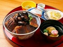 Sumiyaki Unafuji Daimaru Kyoto Bettei_Special Eel Bowl with Liver - A bowl of bliss! Enjoy the meat and liver of blue eel in a bowl.