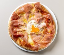 GARDEN HOUSE MINATOMIRAI_Pizza Bismarck / Mortadella, Ham - The umami flavor of the meat is enveloped by the mildness of the egg.