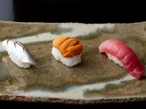 Sushi Uchio_Dinner Course - Colors important days with seasonal dishes.