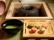 Oku-Akasaka Sushi Tanji_Maccha and Japanese Sweets - A tea ceremony experience is available upon consultation! The proprietress prepares matcha (powdered green tea) and handmade wagashi (Japanese confectionery).