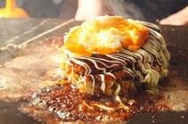 Tetsuju_Pork Okonomiyaki - One of Osaka's signature foods is okonomiyaki. A hot and exquisite dish served with a special sauce.