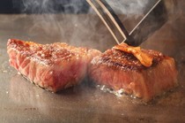 Tetsuju_Sirloin Steak - A sirloin of A4-rank or higher Japanese black beef.  Fully enjoy the delicious meat flavors.