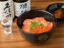 Kuromon Kuragin_Salmon Ikura Bowl - Looks beautiful and makes you feel luxurious. 