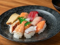 Kuromon Kuragin_10 pieces Set - An assortment of sushi with popular toppings.
