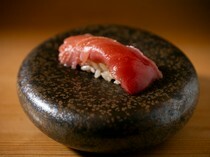 Sushi Rakuichi_Nigiri Sushi, Medium Fatty Bluefin Tuna - It is the ultimate in sushi, offering the delicious taste of natural bluefin tuna.