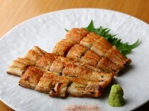 Kagurazaka Jiyaki Unasen_Shiroyaki (one eel) - Superb taste! Savor the flavor of eel to your heart's content.