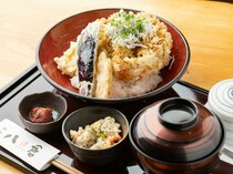 Wasai Yakura_Large Shirasu Kakiage-don - It is crunchy and moist. Enjoy it with a big mouthful.