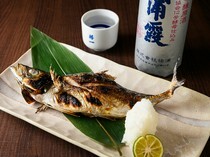 Taruichi Shinjuku Main Branch_Grilled Horse Mackerel with Salt - Seasonal fish grilled over a fragrant charcoal fire, changing daily.