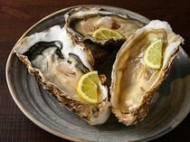 Taruichi Shinjuku Main Branch_Raw Oyster - From Sanriku. You will be captivated by its deliciousness.