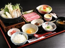 Aji no YOHEI_Hida Beef Sukiyaki Set Meal - 	With the special warishita broth, you can enjoy plenty of meat and vegetables.