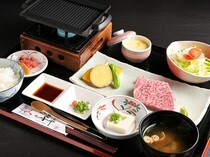 Aji no YOHEI_Large Hida Beef Set Meal - 	Enjoy Hida beef simply and to the fullest.