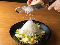 Italiana Tavola D'oro Ginza Mitsukoshi Branch_Caesar Salad of Tavola D'oro - A classic salad that also shows the greatness of nostalgia.