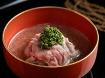 Yoryutei_Soup: Tosa Stew of Saga beef and Hanasansho pepper - Filled with bonito broth and meat flavor. The aroma of hanasansho pepper is richly spread.