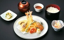 Unagi No Tokunaga Hokubu_Shrimp and Seasonal Vegetable Tempura Set Meal - Enjoy the Taste of the Season.