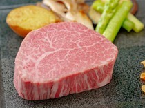 Kaisen Nikusen Steak Maruyama Tanukikoji Branch_Hokkaido A4-grade Black Wagyu Filet - You can savor both tenderness and juiciness.