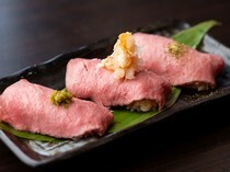 Hida Beef Bone Takayama Ramen Matsuri_Hida Beef Sushi 3 Pieces Set - Enjoy the luxury of melt-in-your-mouth A5 grade roast beef