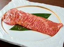 Kurotan Yakiniku Aoki_Japanese Black Sirloin - Delicately marbled, melting flavor