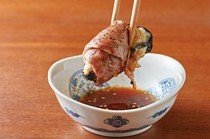 Sumibi-yakiniku Kagurazaka Ushimasu_Grilled Oyster wrapped in Premium Loin - with the richness of the sea