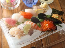 Shinsaibashi Sushi Tvern Oyaji Saigo no Nigiri_Assorted Nigiri Sushi - Savor a variety of seasonal fresh fish to your heart's content.