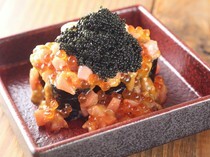 Shinsaibashi Sushi Tvern Oyaji Saigo no Nigiri_Oyaji Maki - A specialty roll of sushi generously packed with premium ingredients.