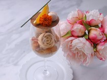 FLOWER WALL MONE_Tea and Apricot Parfait - A night parfait in which the gentle sweetness invites you to a relaxing and blissful time.