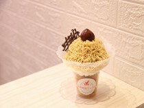 SUIPARA #Doutonbori Waffle_Mont Blanc - Enjoy the cooking performance in front of you.