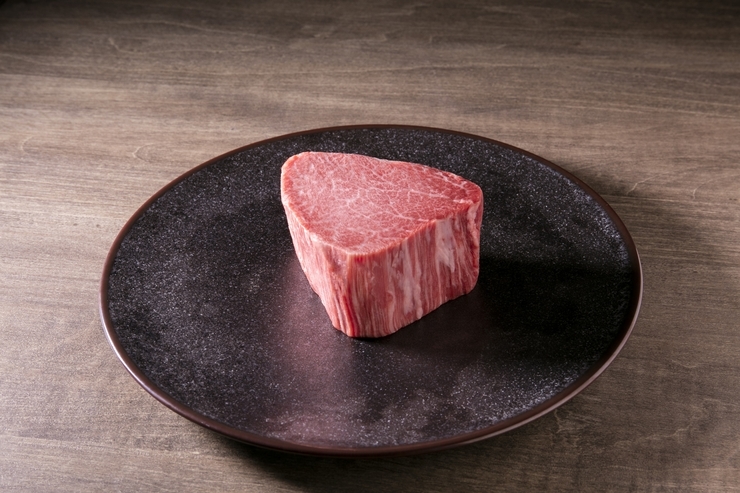 USHIGORO S. SHINJUKU_K Course / Chateaubriand - Luxurious thick cuts are grilled with skillful techniques to be juicy
