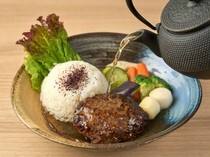 Hikinikuya Jintoku_Hamburg Steak with Japanese Dashi Stock - Enjoy a unique ground meat with a rich flavor.