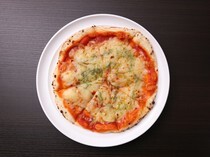 SAKURA Kabukicho Branch_Margherita - Most popular menu item! Authentic pizza baked in a brick oven.
