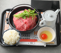Hitori Shabu Shabu Nanadaime Matsugoro Shinjuku Toho Bldg. Branch_Matured Black Wagyu Beef Sukiyaki Set - the delicious flavors thoroughly spread to the meat-covered vegetables