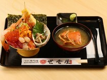 Uni Senmonten Yoichiya Otaru Unga Branch_Yoichiya Seafood Bowl (Special) - A must-try delicacy in Hokkaido, where abundant seafood is caught from the sea.
