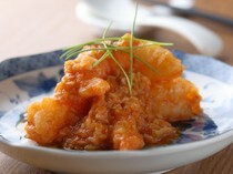Azabu Yung_Natural Shrimp in Chili Sauce - The light and crispy texture combines with a sweet and savory sauce.