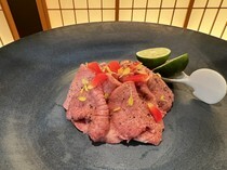 Yakiniku Wabi Sabi Hozenji-Yokocho Main Branch_Tongue of the highest quality - Prepared with aged beef tongue. The flavor fills your mouth, and you can enjoy the taste of the ingredients.